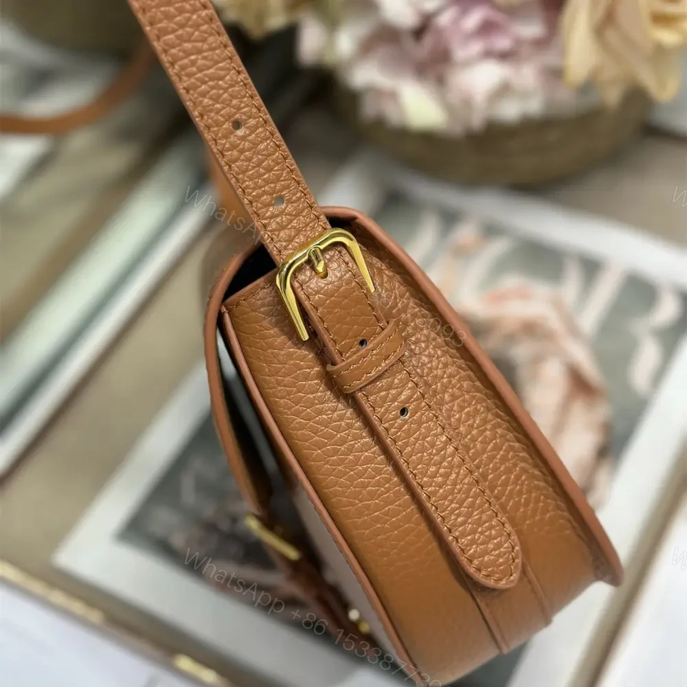View 4 of 高仿Dior*Bobby系列M931M44M牛皮斜挎包棕色中號免檢版