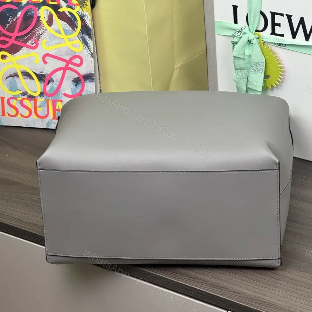 View 6 of 高仿Loewe*Cubi系列1640小牛皮斜挎包瀝青灰大號免檢版