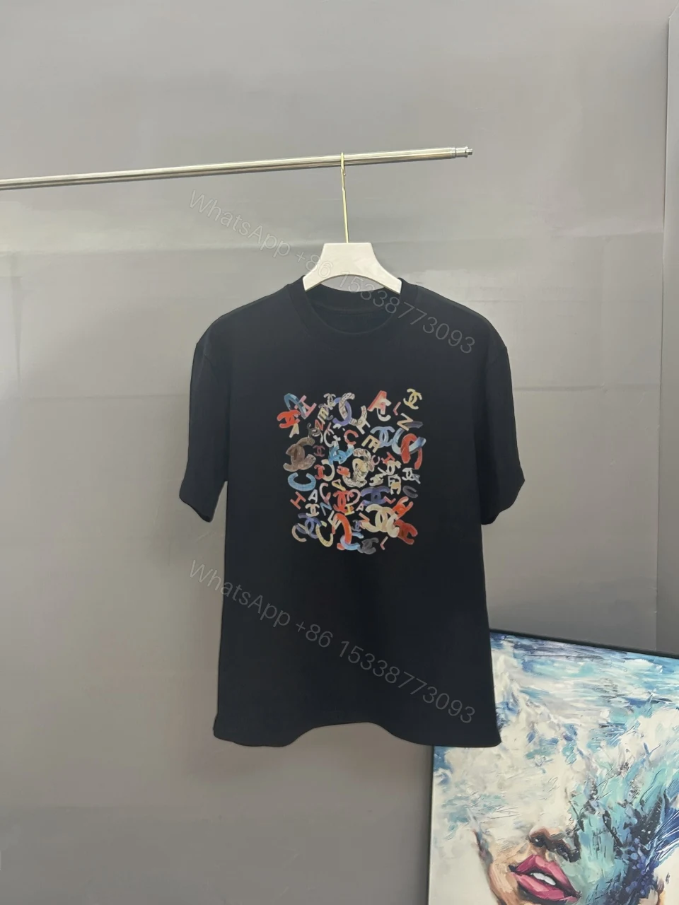Chanel 高仿男女款黑色藝術字母短袖T恤 潮感十足街頭風人氣款 — view 1