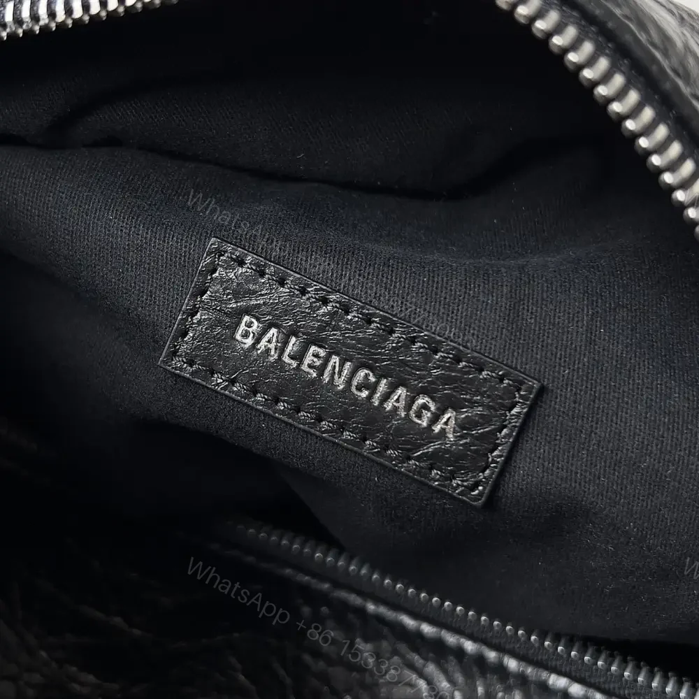 View 4 of 高仿BalenciagaSuperbusy系列復古工裝單肩包