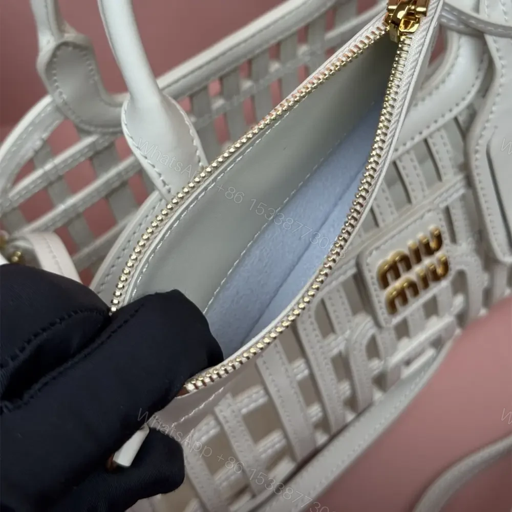 View 8 of 高仿miumiu*5BA294小牛皮鏤空手提包白色免檢版
