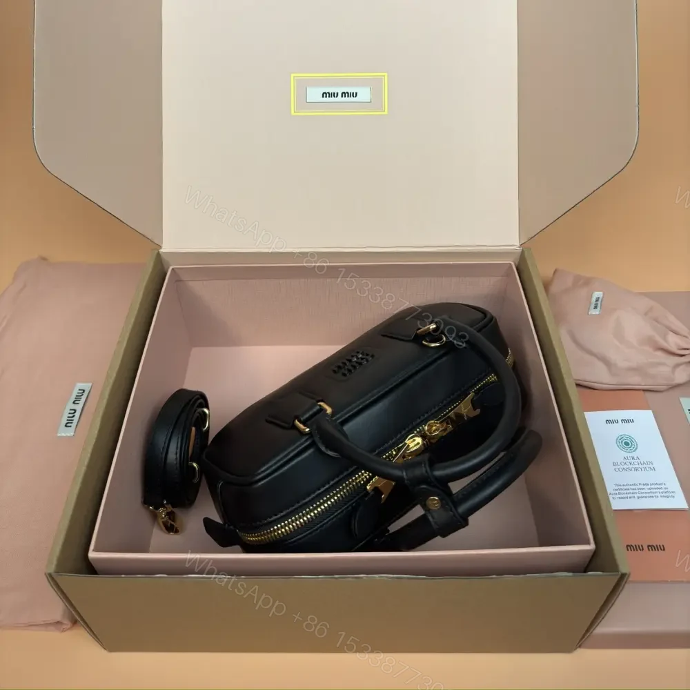 View 6 of 高仿miumiu*Arcadie系列5BB142小牛皮斜挎包黑色免檢版