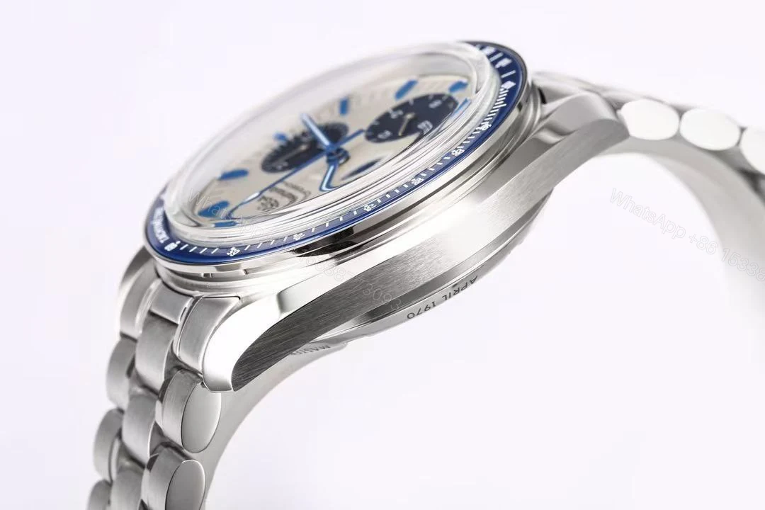 View 4 of Omega Speedmaster Silver Snoopy Award Replica