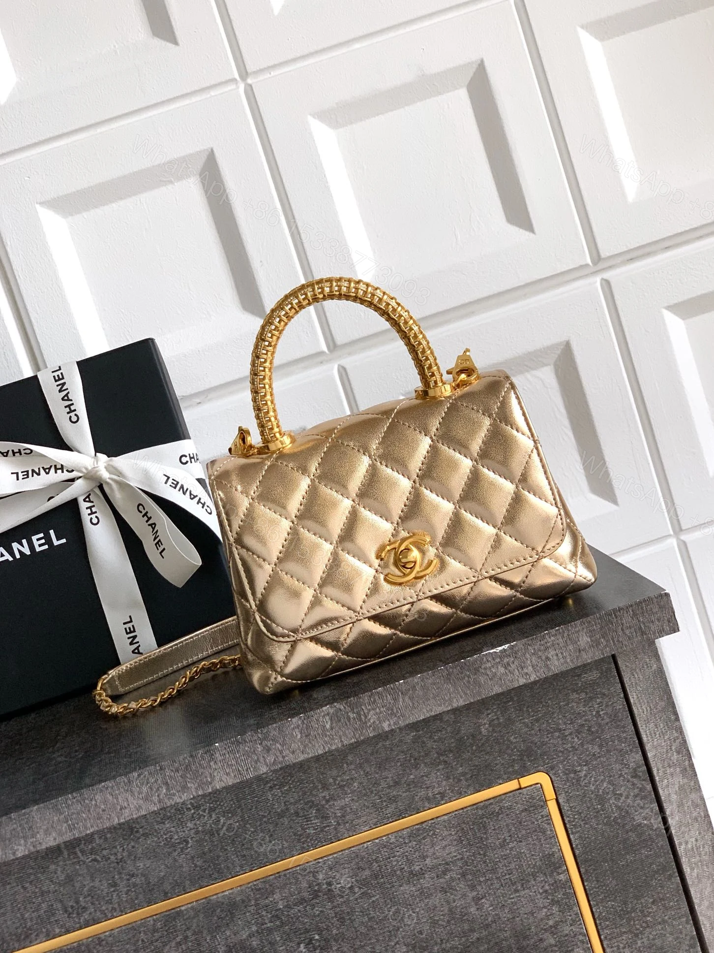 Chanel 高仿 女款 Coco Handle 小號菱格手提包 金色 時尚亮眼款 — view 1