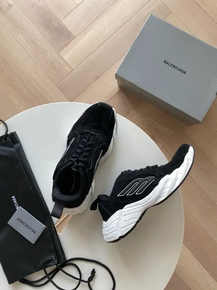 View 3 of MEN’S MONDAY SHOE IN BLACK/WHITE – BB282