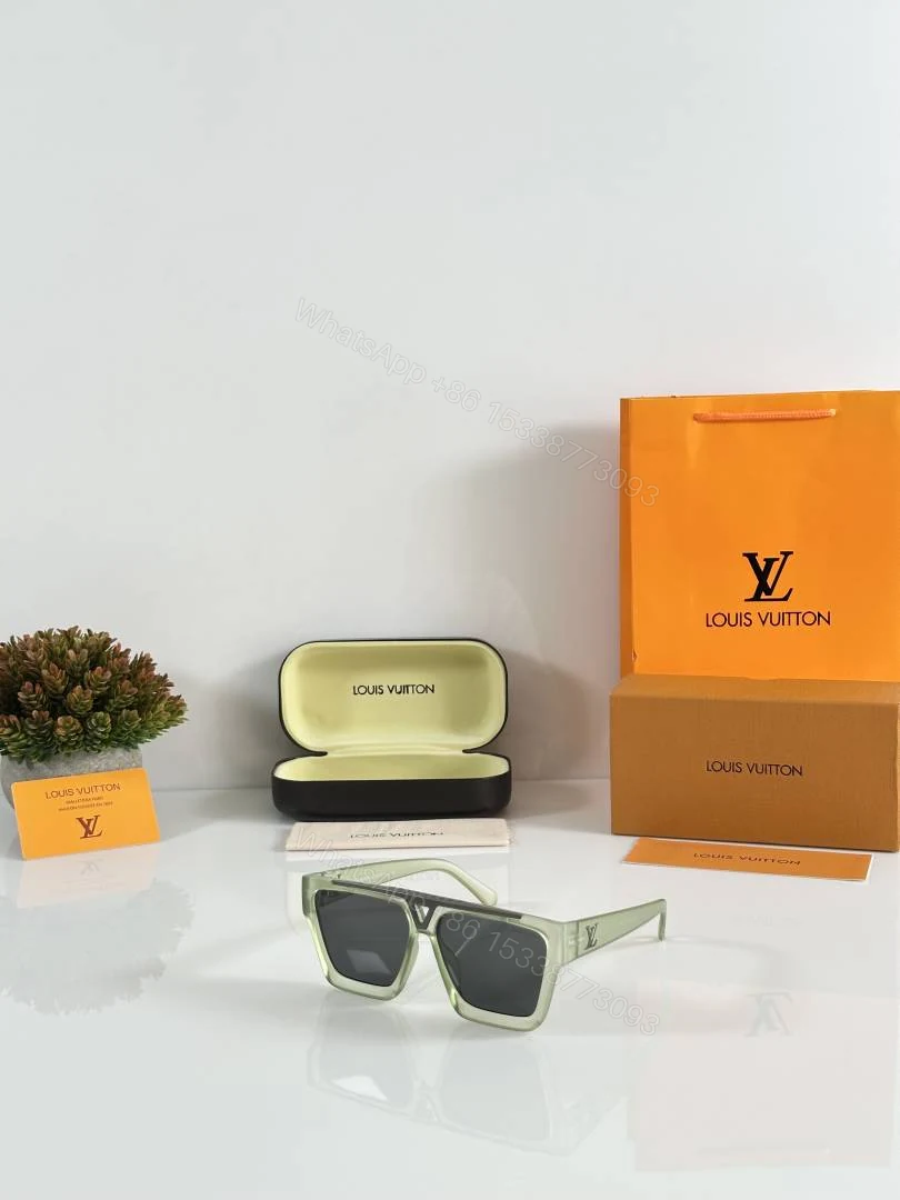 First Copy Louis Vuitton 1502 Ice Green Black Sunglasses — view 1