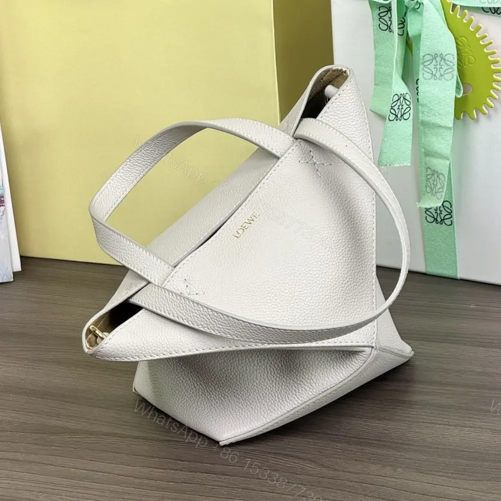 View 8 of 高仿Loewe*Fold系列1769小牛皮Tote手袋米灰色Mini免檢版