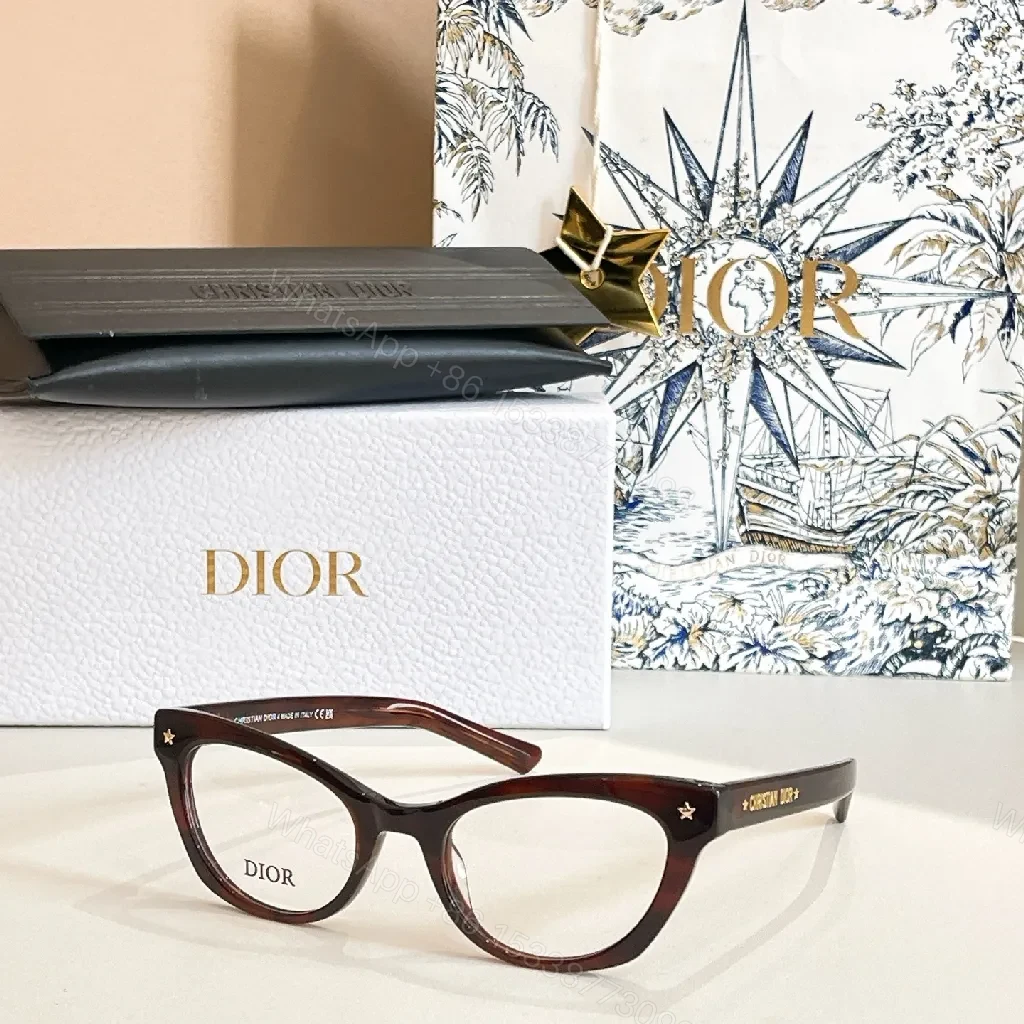 Chic Tortoiseshell Cat-Eye Sunglasses with Star Detailing — view 1