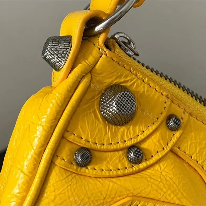 View 15 of 高仿Balenciaga*LeCagole系列餃子包黃色S