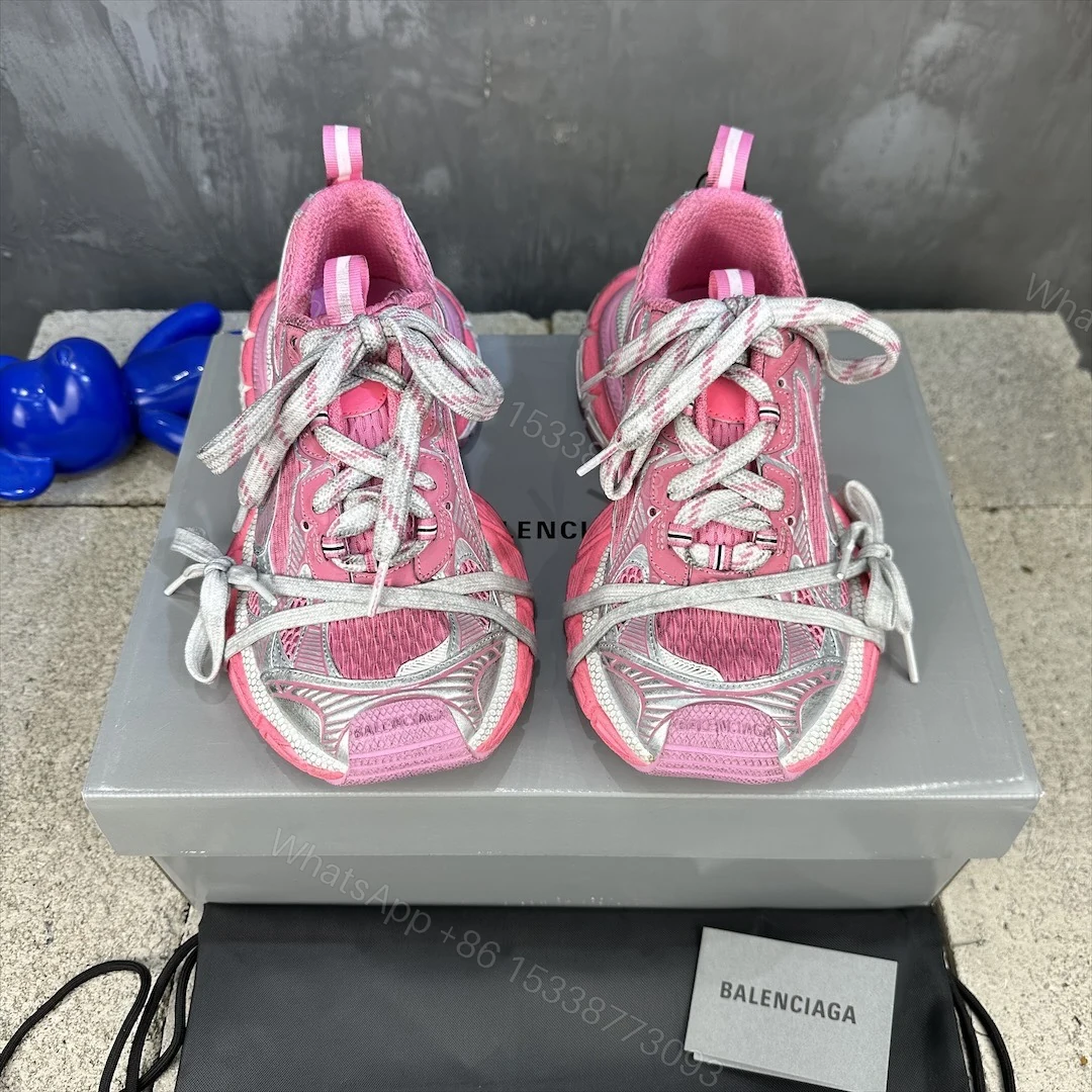 Balenciaga 原單粉紅老爹鞋甜美風格設計感滿分 — view 1