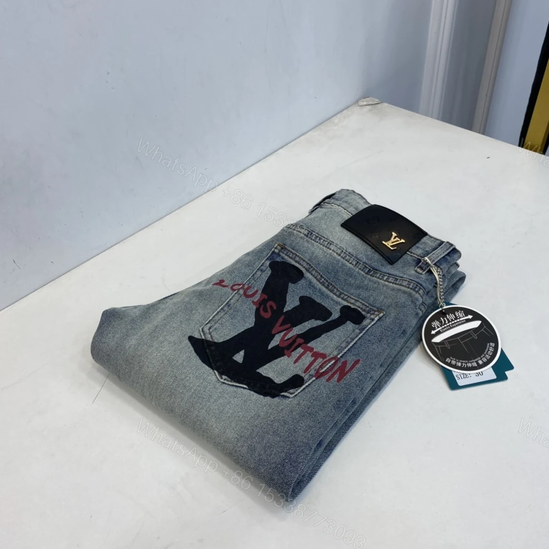 LV 精品仿製水洗牛仔褲 後袋大Logo街頭風 — view 1