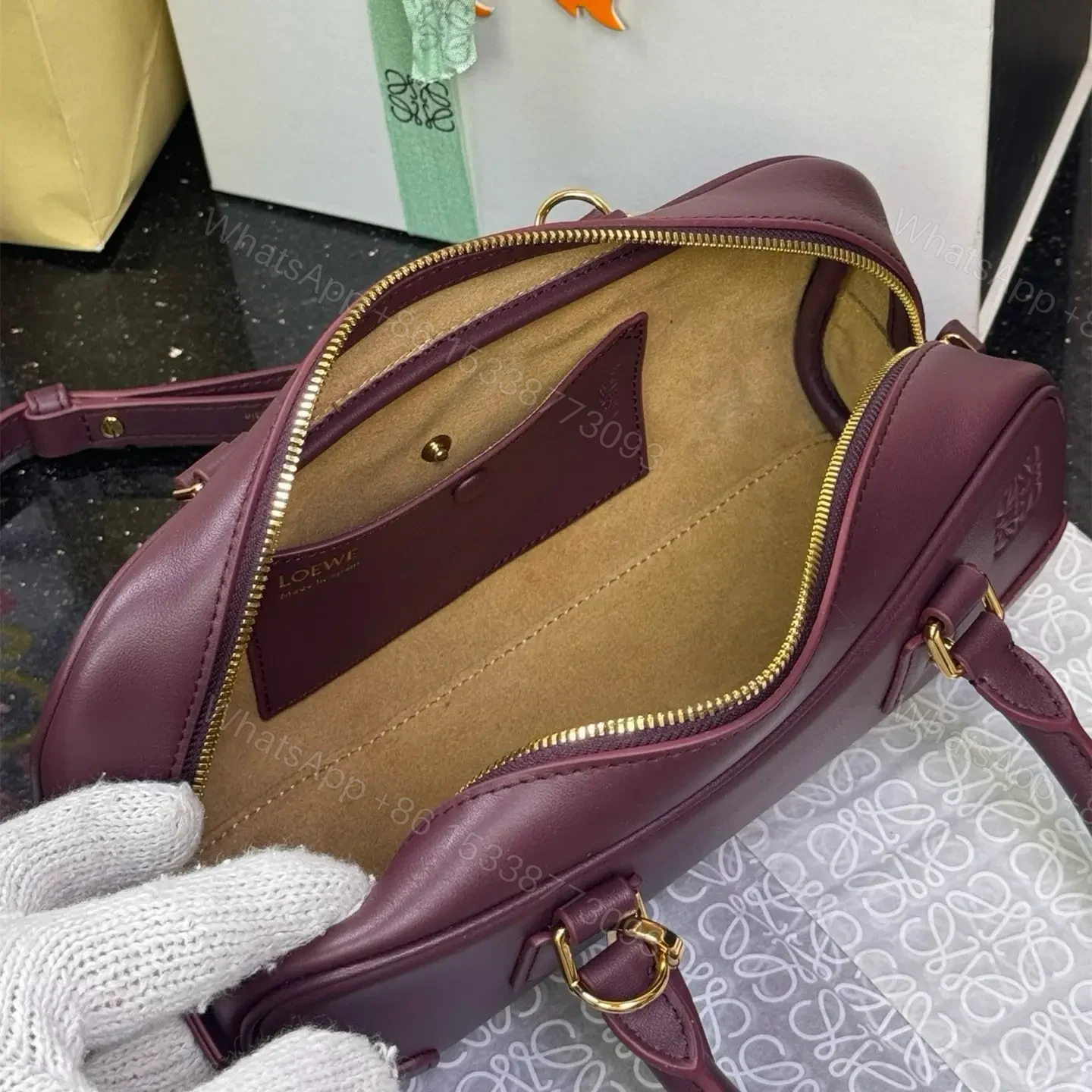View 8 of 高仿Loewe*Amazona系列7240橫版手提包酒紅色免檢版