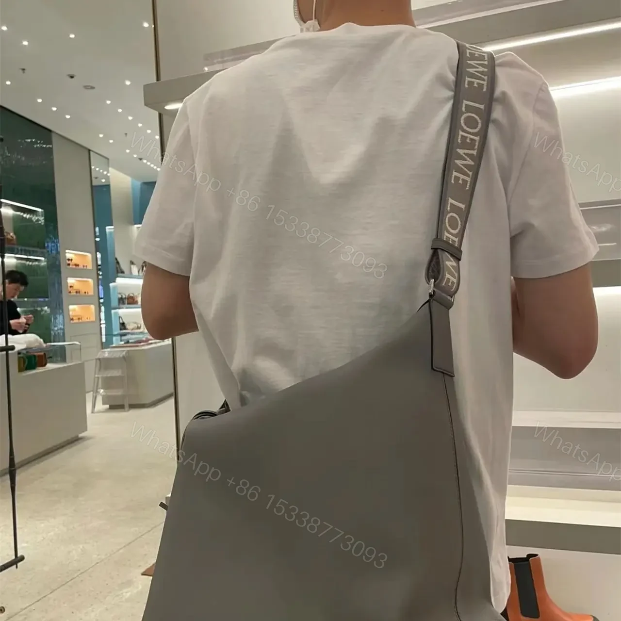 View 20 of 高仿Loewe*Cubi系列1640小牛皮斜挎包瀝青灰大號免檢版