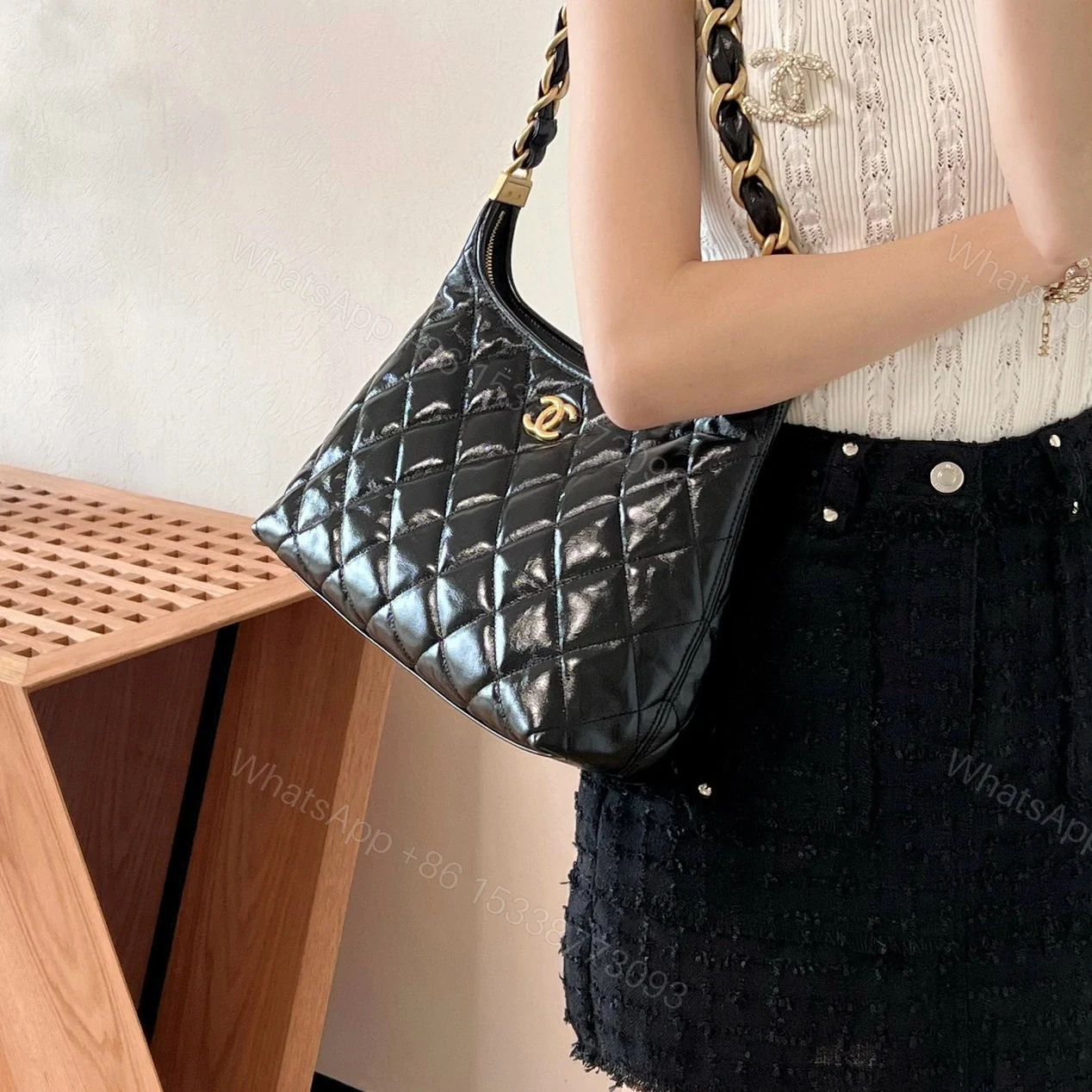 View 16 of 高仿Chanel*24A系列AS4923小羊皮流浪包小號免檢版
