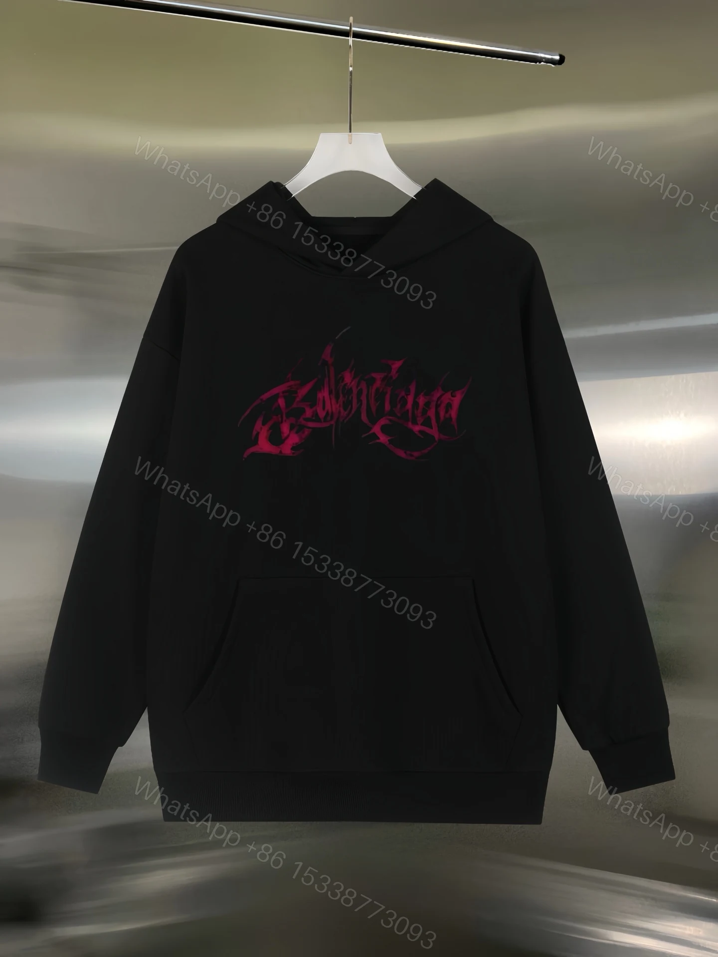 Balenciaga原單黑色帽T 紅色哥德字體設計 前衛暗黑街頭風格 — view 1