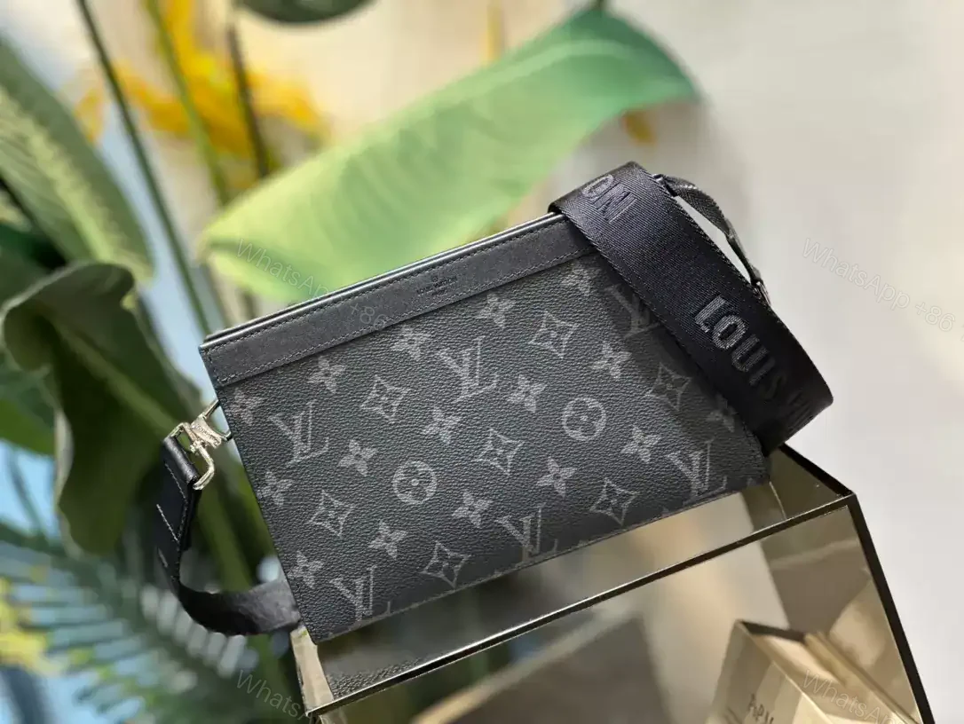 View 2 of LOUIS VUITTON GASTON WEARABLE WALLET – RRG071