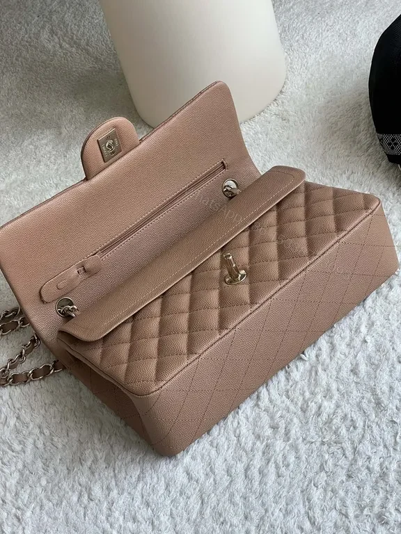 View 5 of Chic Quilted Crossbody: Timeless Luxury Everyday Bag
