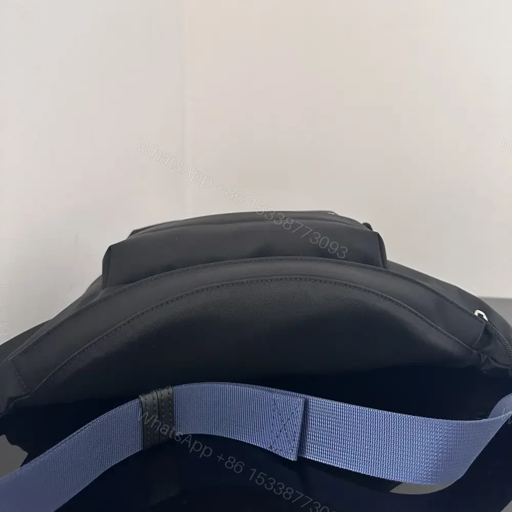View 5 of 高仿BalenciagaWheelBeltpack系列尼龍胸包黑白色