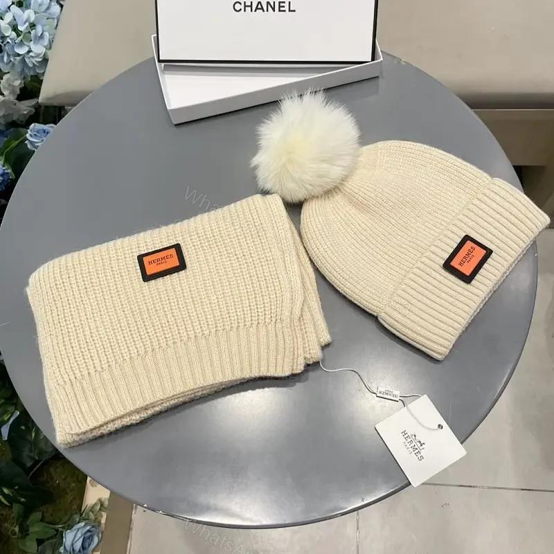 Chic Cable-Knit Set with Plush Pom – Luxurious Winter Essentials — view 1