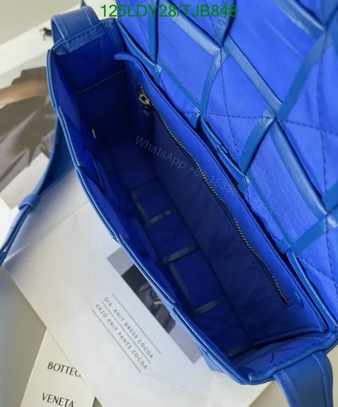 View 92 of Bottega Veneta Premium Nappa Leather Intrecciato Weave Bag with Magnetic Fastening BV9101
