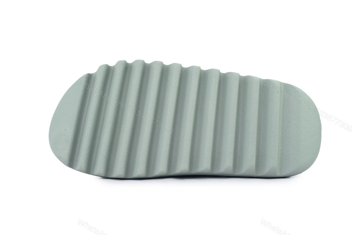 View 3 of Dope sneakers Adidas Yeezy Iight Grayish Green ID5480