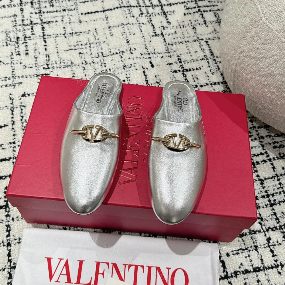 View 2 of 高仿Valentino*4W2S0IQ簡約包頭拖鞋漆皮銀色免檢版
