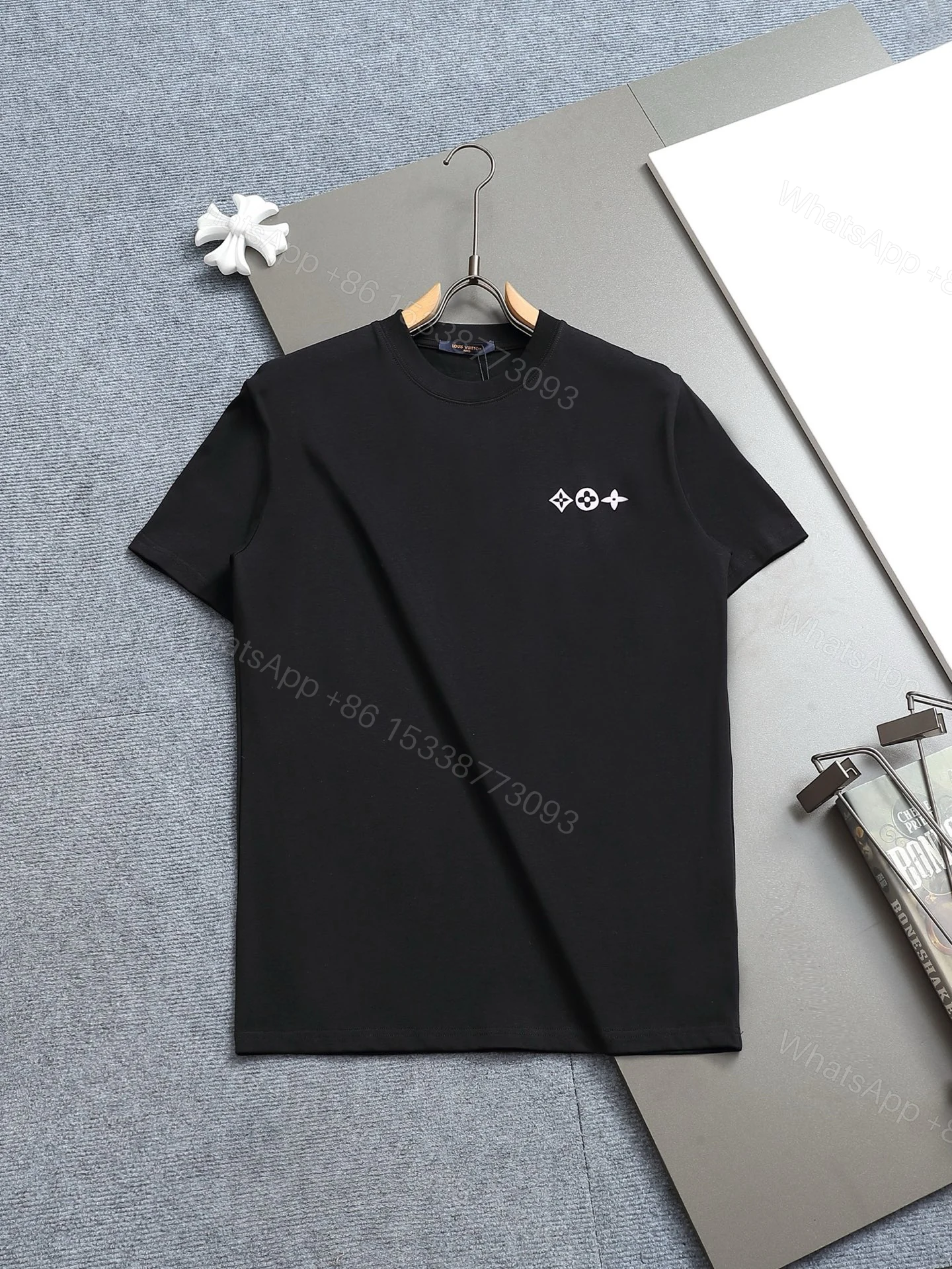 LV原單黑色短袖T恤簡約刺繡LOGO百搭版型 小資男必備2025款 — view 1