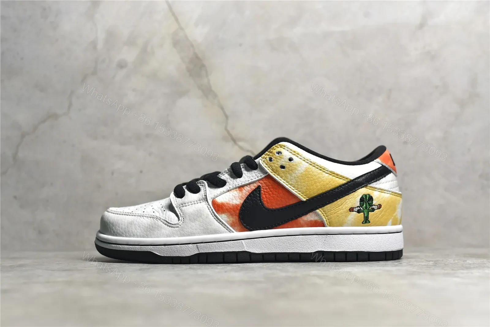 Nike Dunk SB Low “Roswell Raygun” White Replicas — view 1