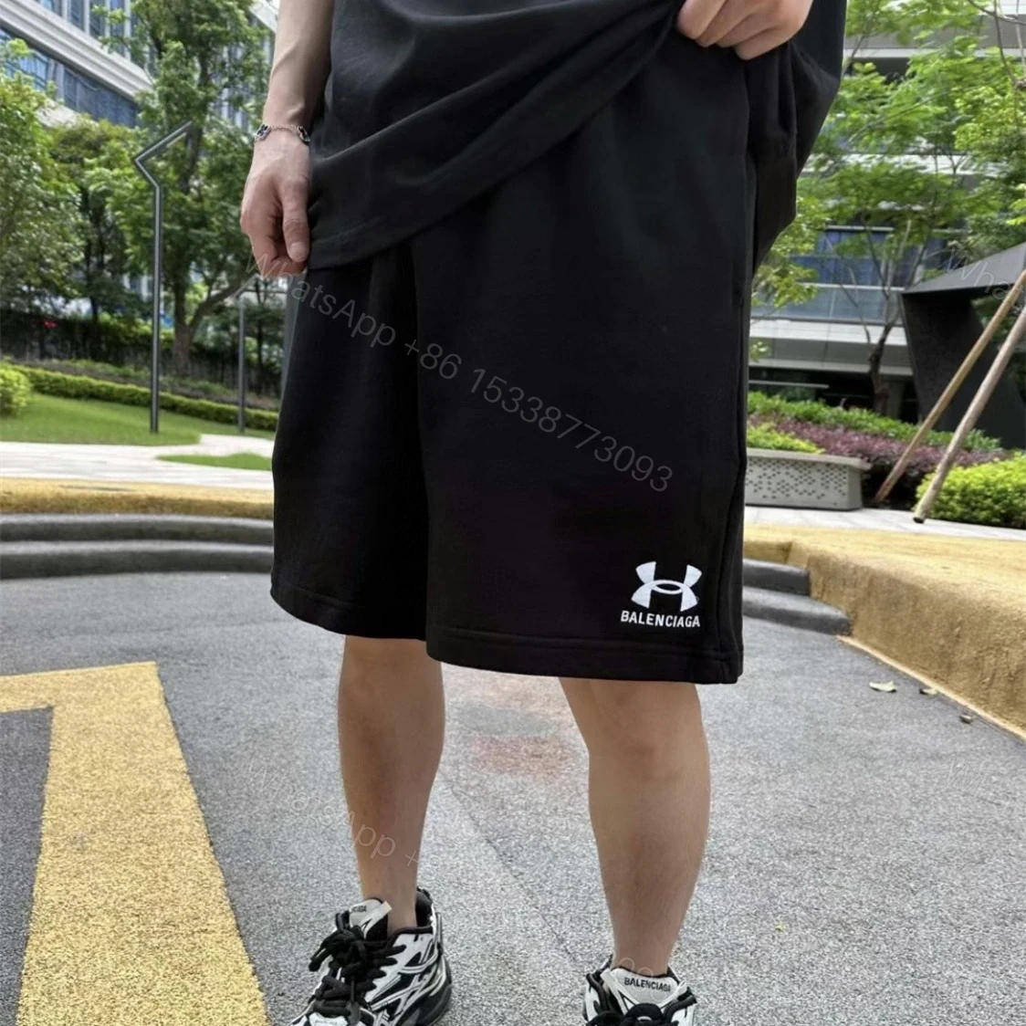 View 12 of 高仿Balenciaga聯名UnderArmour系列SS25款短褲黑色