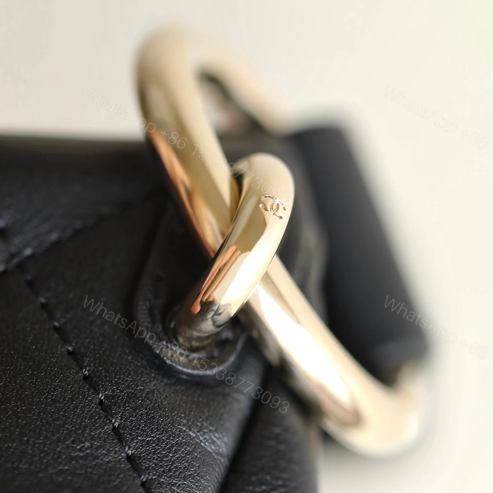 View 16 of 小香高仿Chanel手提腋下包Hobo系列黑淡金免檢版