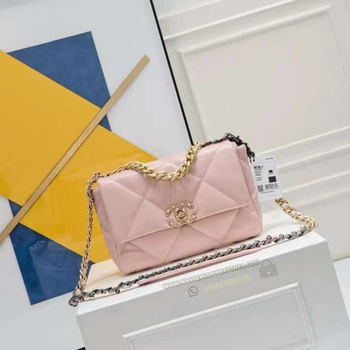 Chanel19 Flap Bag Pink — view 1