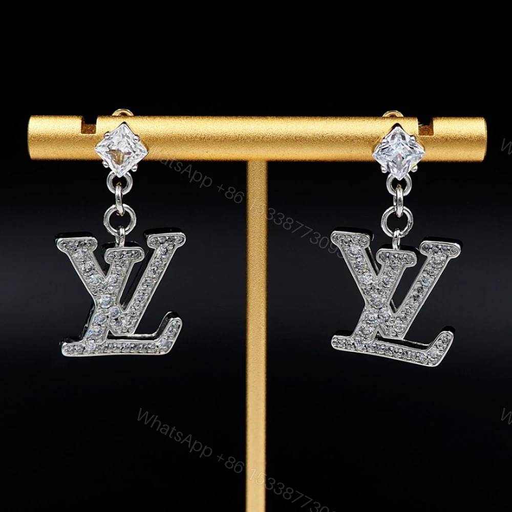 View 2 of LOUIS VUITTON LADY LV OHRRINGE PALLADIUM M02513