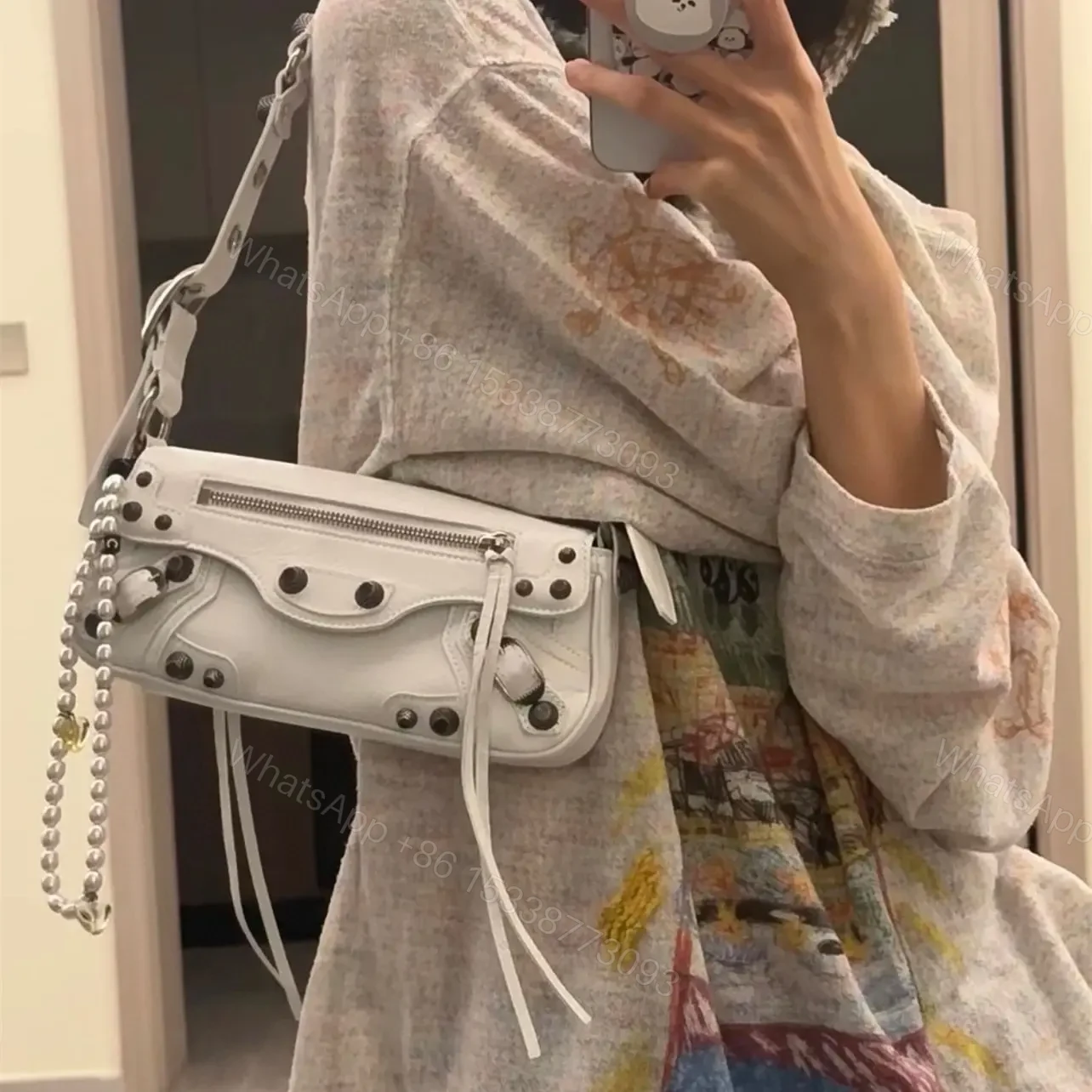 View 16 of 高仿Balenciaga*LeCagole2024新款法棍包白色XS