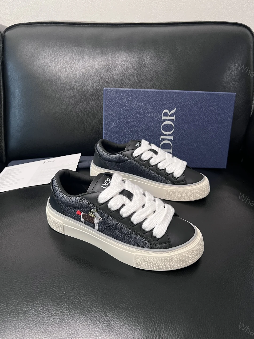 Dior 高仿刺繡圖案低幫休閒鞋 潮流設計百搭板鞋 — view 1