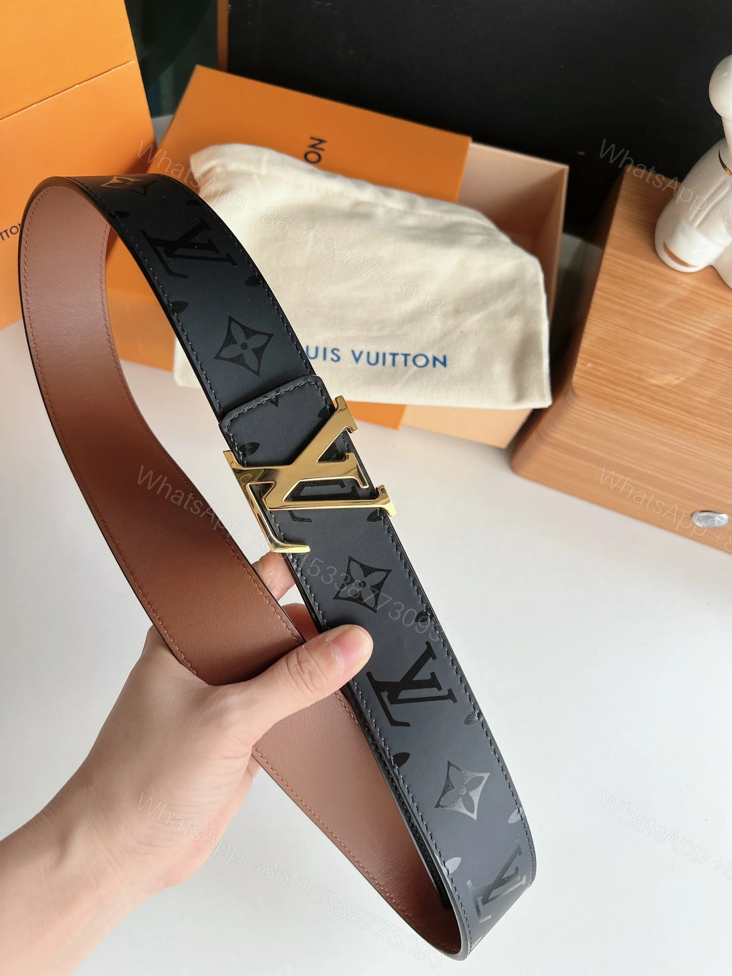 LV 高仿 男款 皮帶 老花印花設計 金扣 百搭款 — view 1