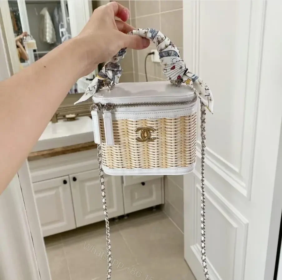 CHANEL — view 1
