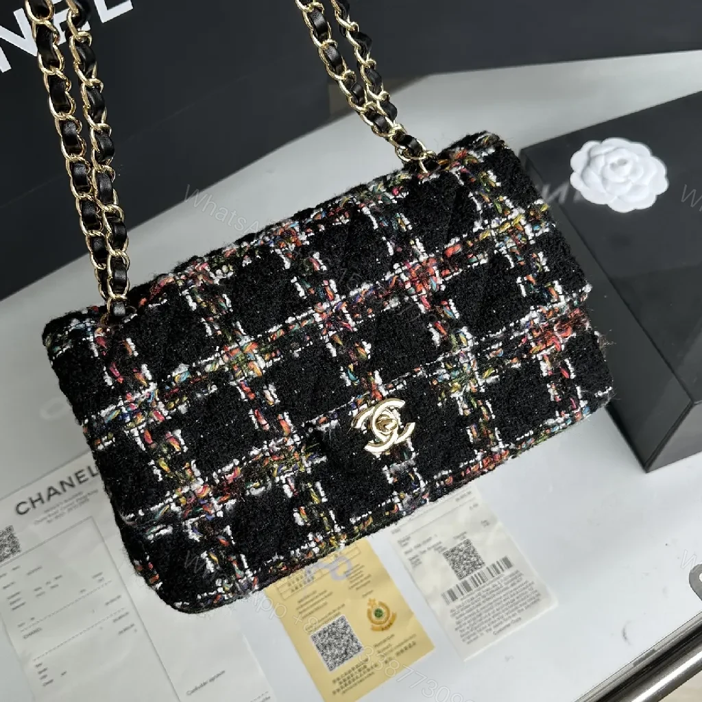 Tweed Bouclé Handbag: Textured Luxury, Everyday Sophistication — view 1