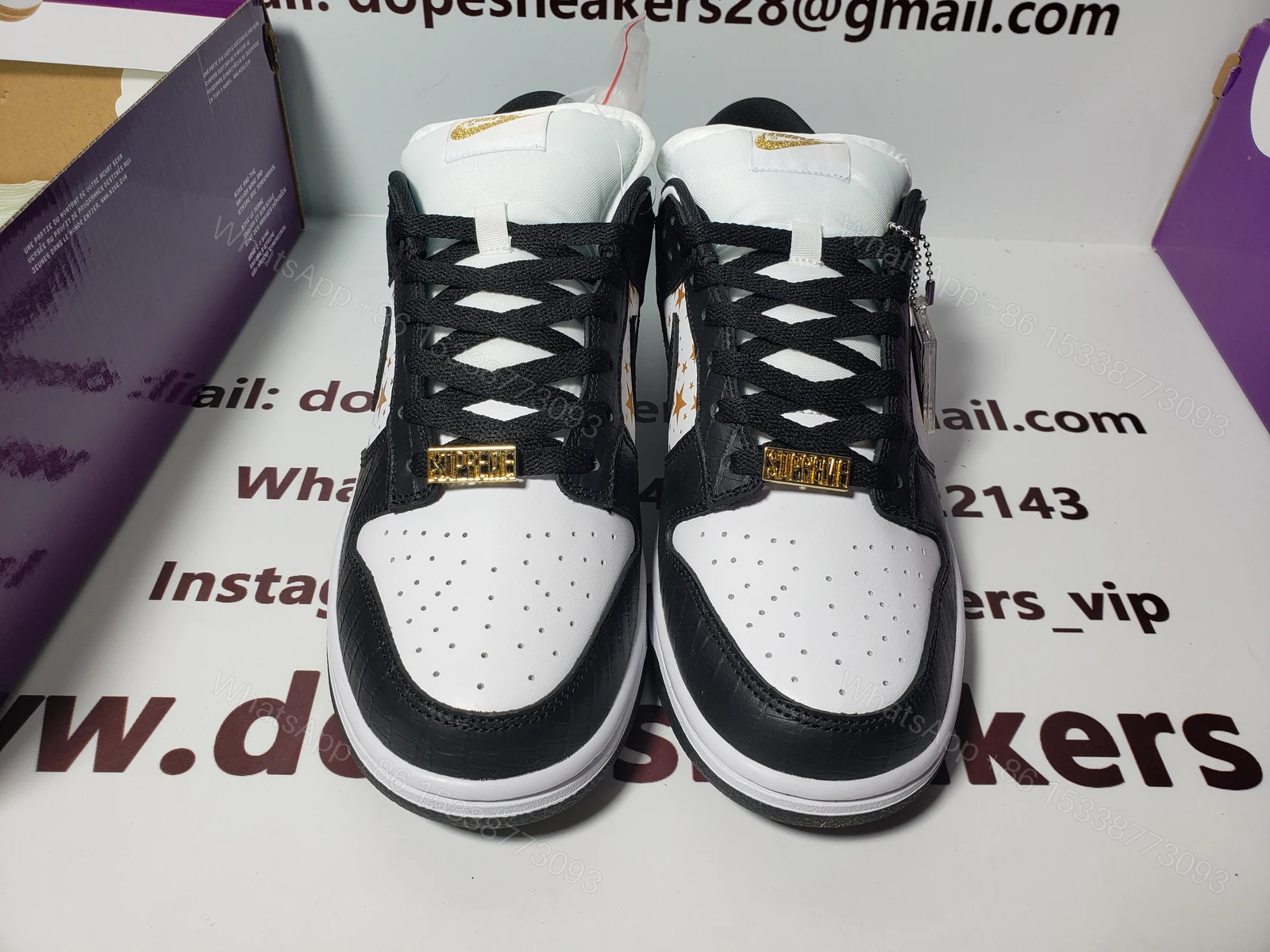 Supreme x Nike SB Dunk Low Black Stars DH3228-102 — view 2