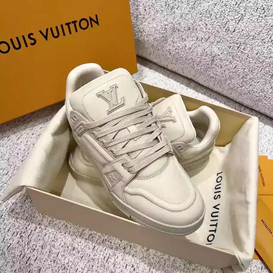 View 4 of LV TRAINER SNEAKER – LSVT424
