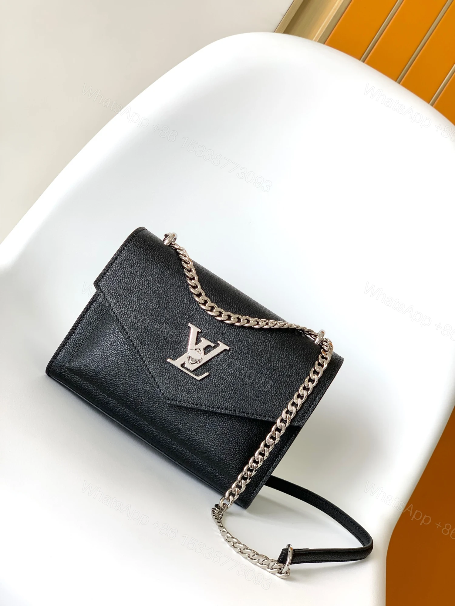 LV 一比一黑色信封包 M51418 銀鍊全皮時尚百搭款 — view 1