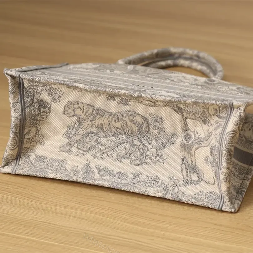 View 4 of 高仿Dior*BookTote系列茹伊刺繡灰色M免檢版