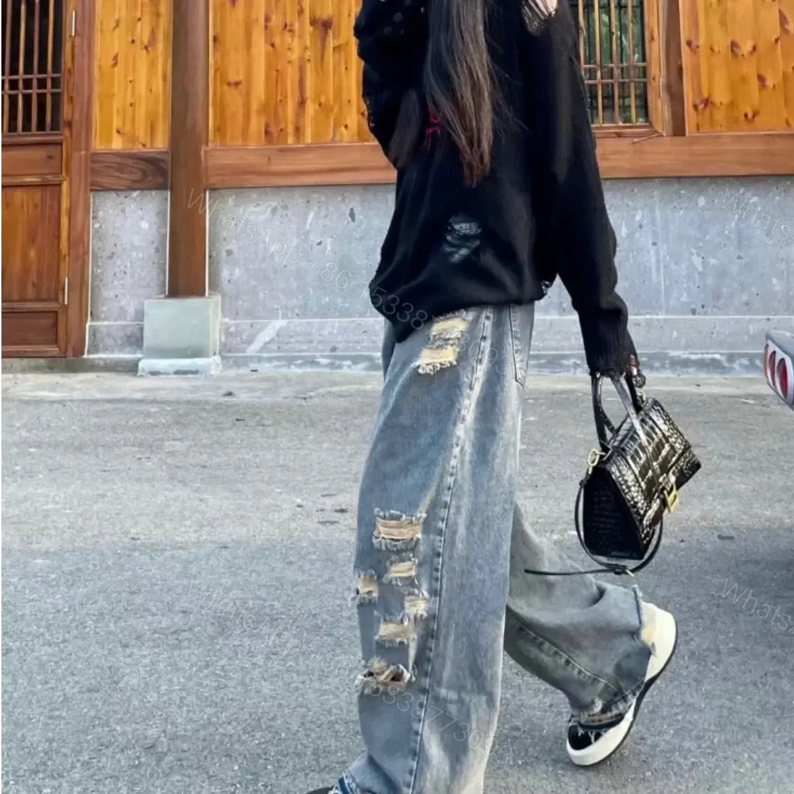 View 17 of 高仿BalenciagaHourglass系列鱷魚皮沙漏包S