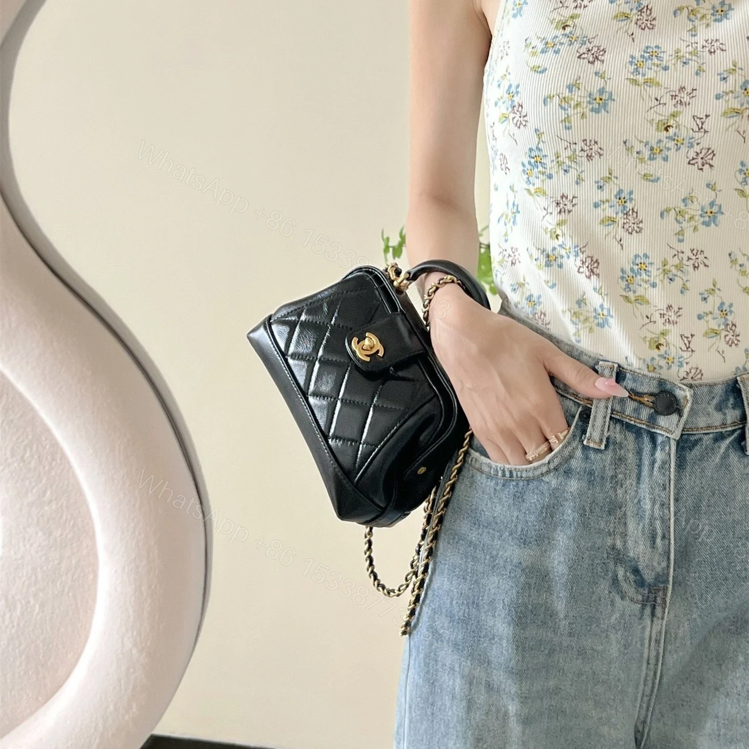 View 21 of 高仿Chanel*24A系列AS4958拋光小羊皮單肩包黑色免檢版