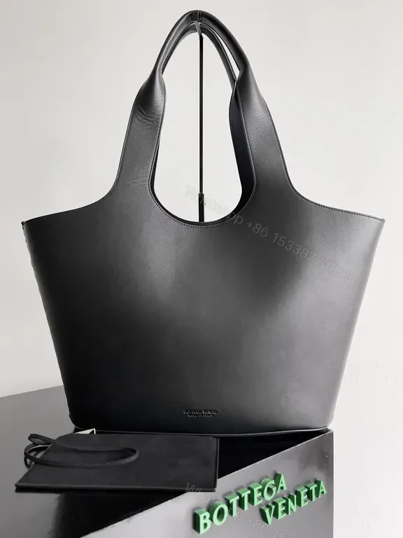 Structured Black Leather Tote — Everyday Luxury, Practical Poise — view 1