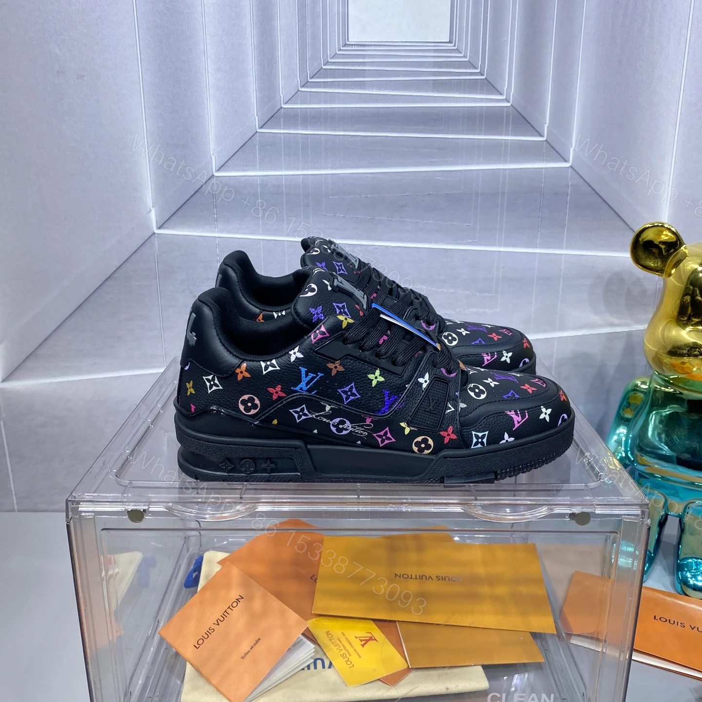 LV 一比一 Trainer 黑底彩色 Monogram 運動鞋 潮流亮眼款 — view 1