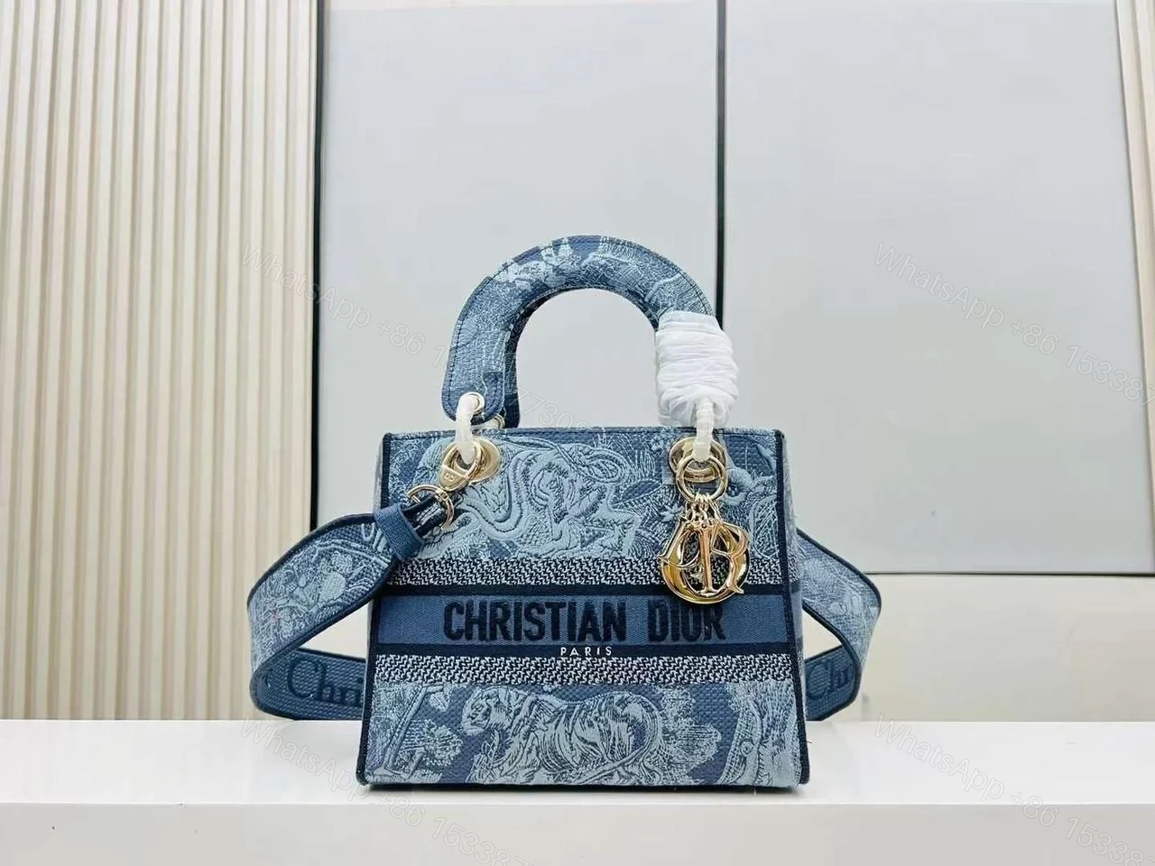 Design MEDIUM LADY D-LITE BAG Denim Blue Toile de Jouy Embroidery – Dubai Fashion LUX — view 1