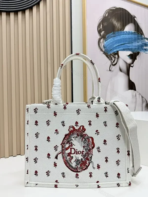 Chic Couture Tote: Luxe Canvas Bag with Padded Handles — view 1