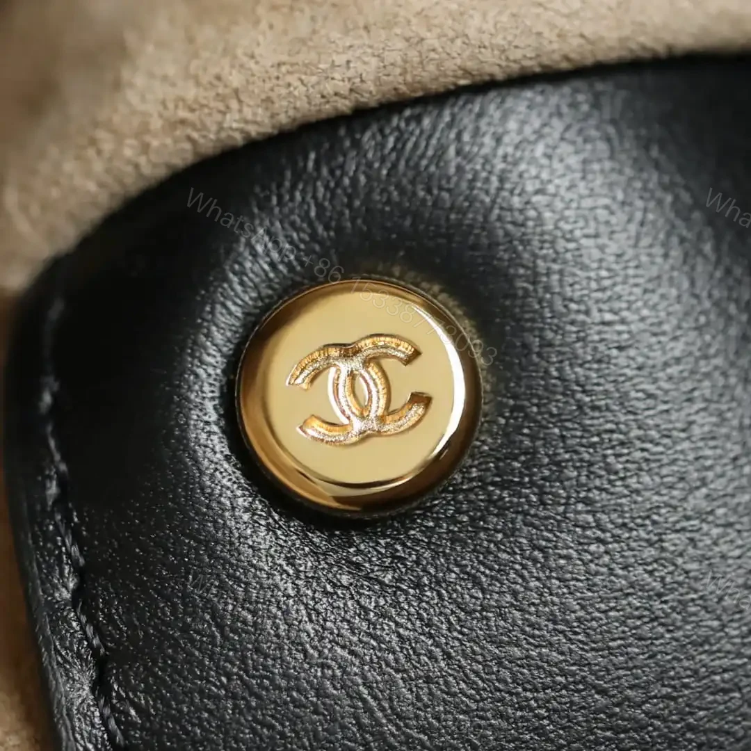 View 15 of 高仿Chanel*26S系列AS6243小牛皮單肩包小號黑色免檢版
