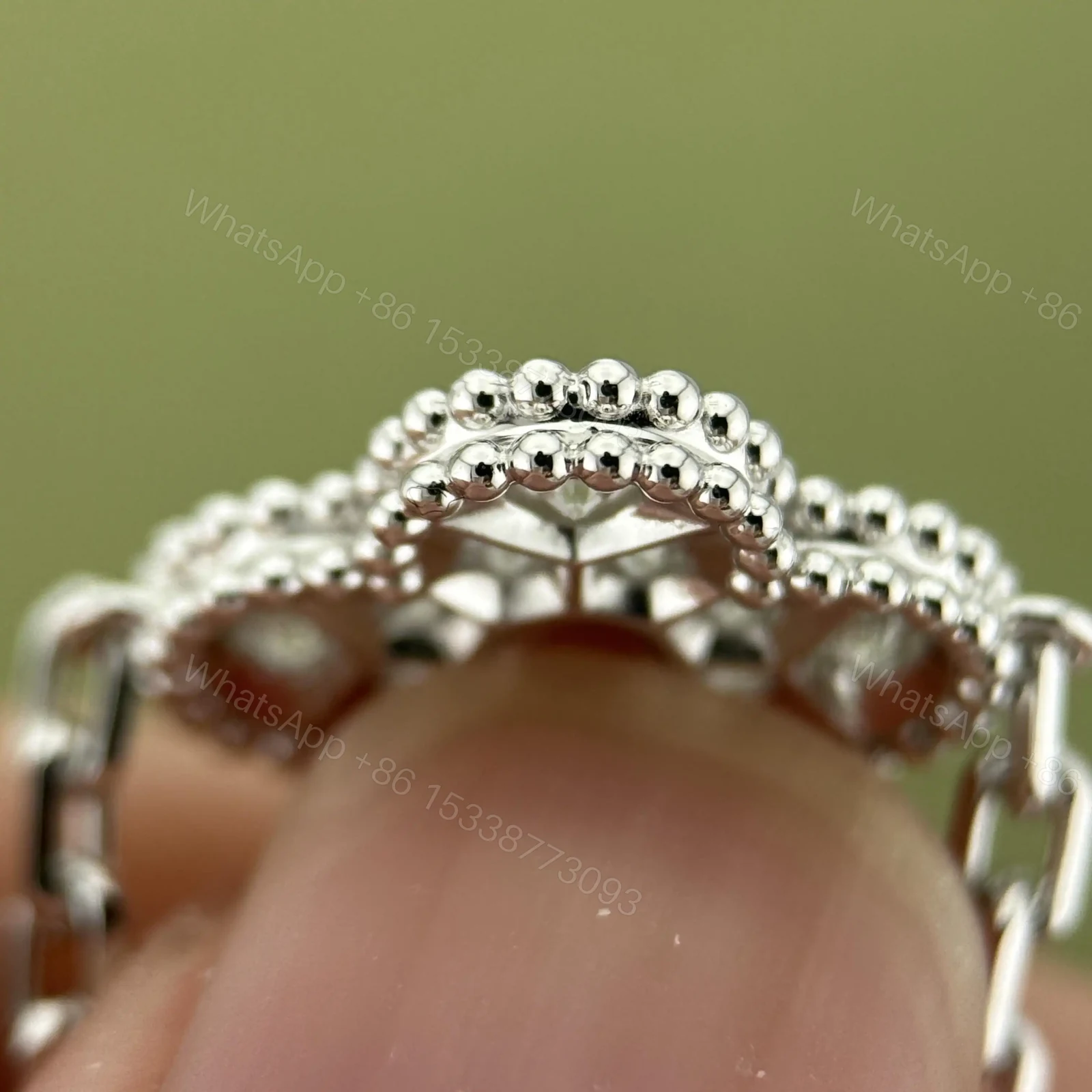 View 9 of 高仿首飾VanCleef&Arpels*RA415000五花滿鑽白金手鏈