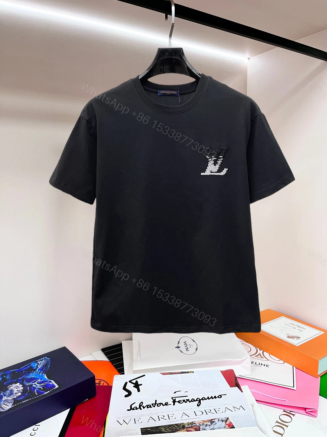 LV A貨男款漸層LOGO刺繡短袖T恤 黑色低調款 — view 1